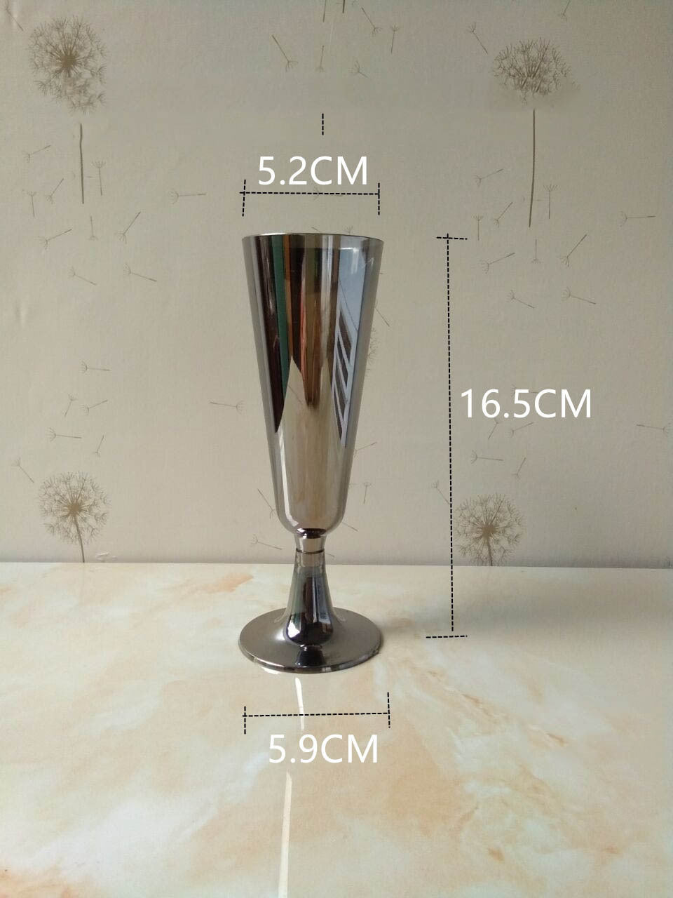 Elegant Disposable Champagne Glasses – Perfect for Any Special Occasion!